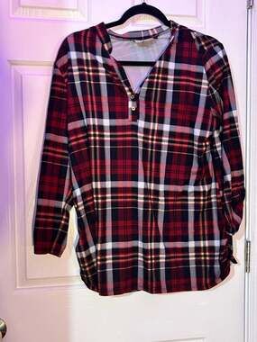 Cupcake Cafe Maternity Red and Black Plaid V-Neck Long Sleeve Shirt Large